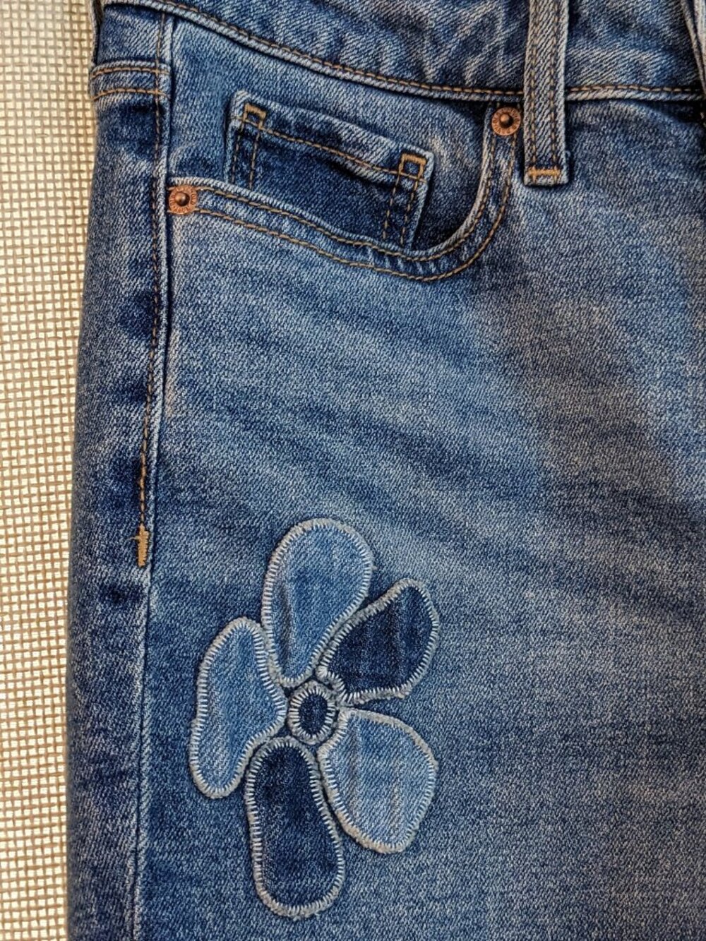 Old Navy, Medium Wash High Rise OG Straight Jean Floral Patches Jeans, Size 0 - Picture 6 of 9